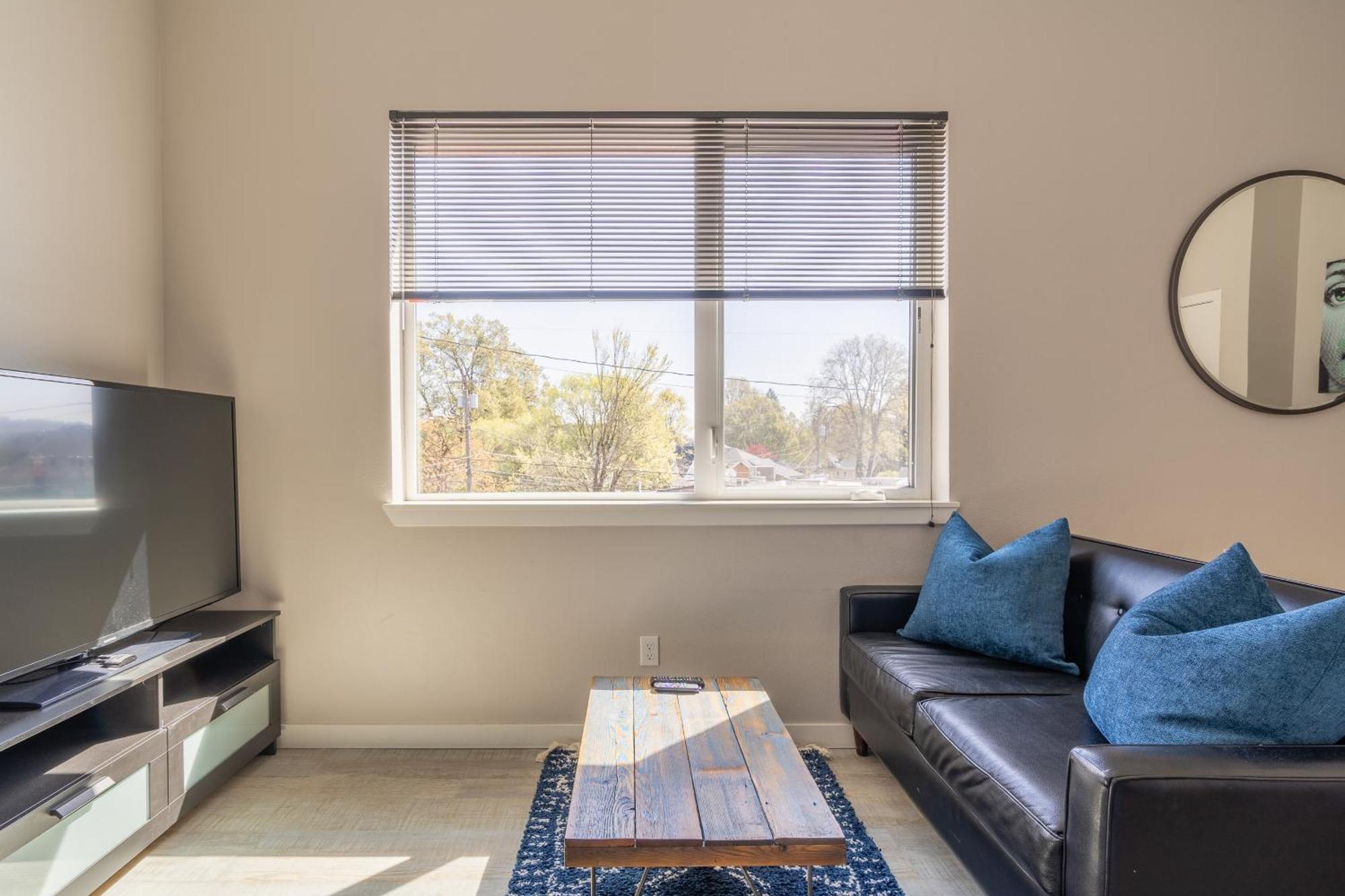 Sunny Studio Apartment - Food Carts, Coffee & Bars Portland Bagian luar foto