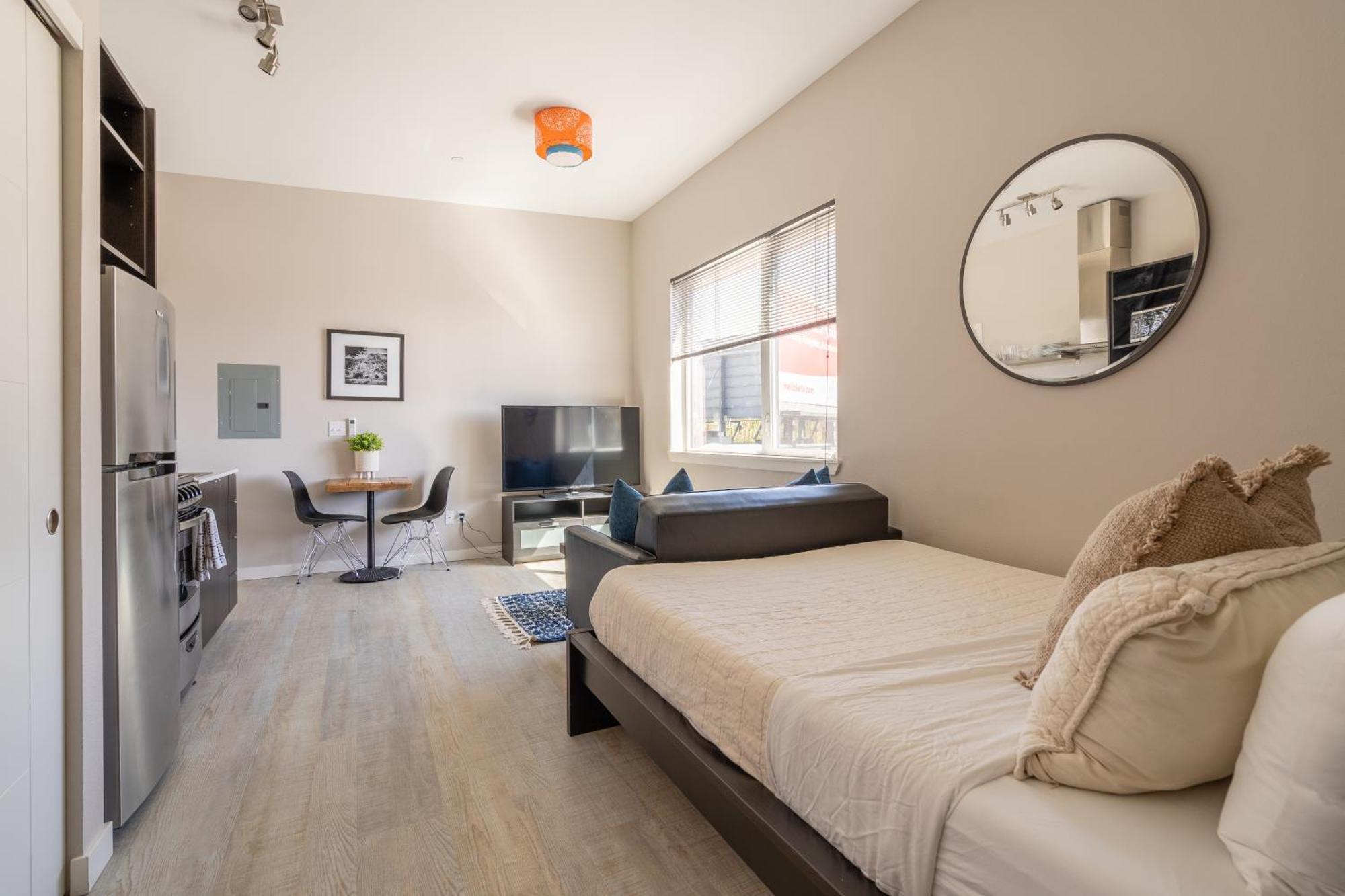 Sunny Studio Apartment - Food Carts, Coffee & Bars Portland Bagian luar foto