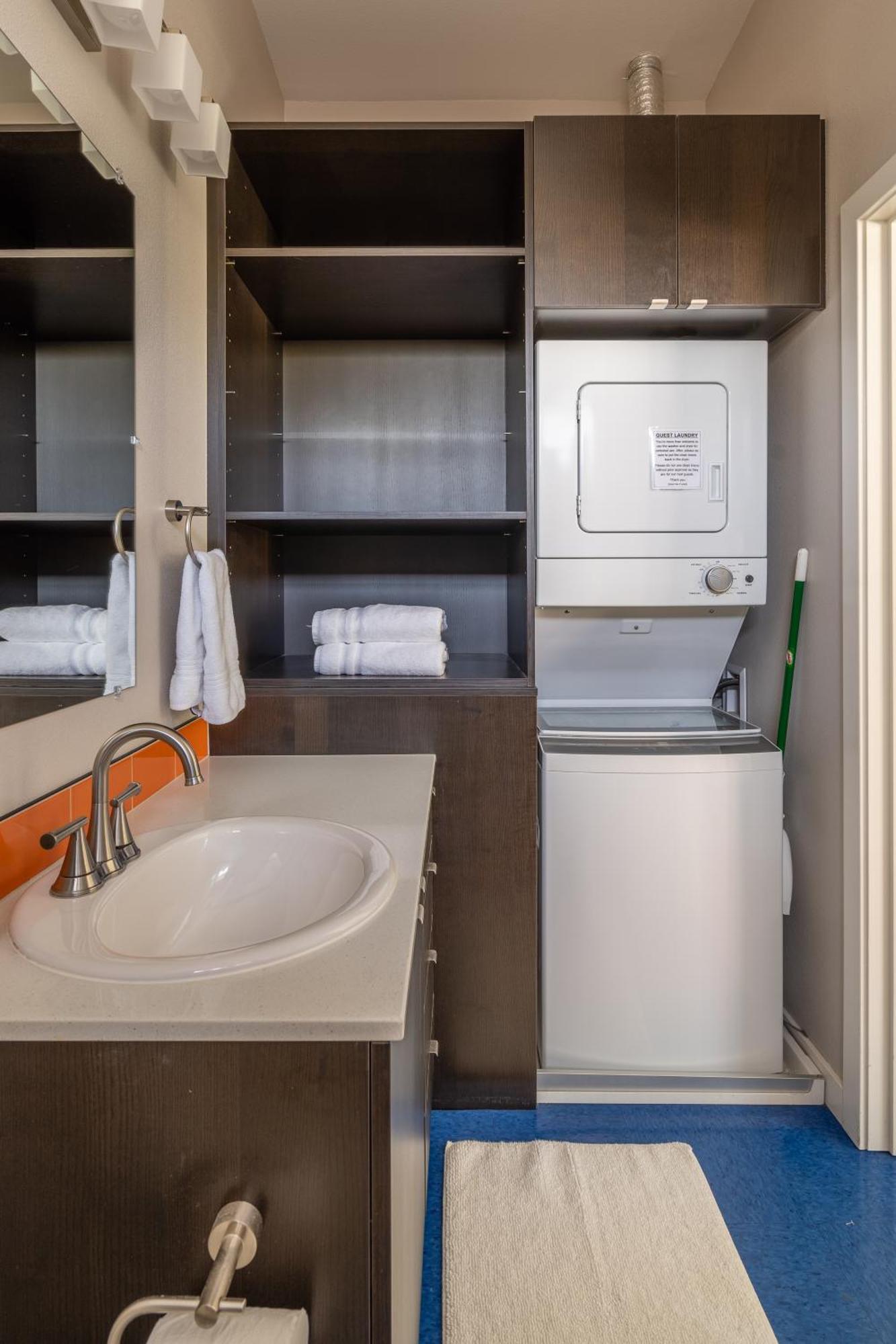 Sunny Studio Apartment - Food Carts, Coffee & Bars Portland Bagian luar foto