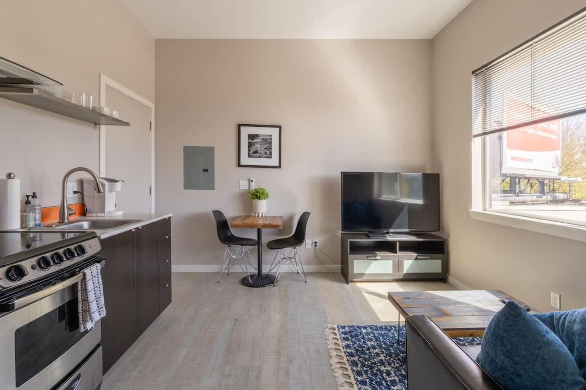 Sunny Studio Apartment - Food Carts, Coffee & Bars Portland Bagian luar foto