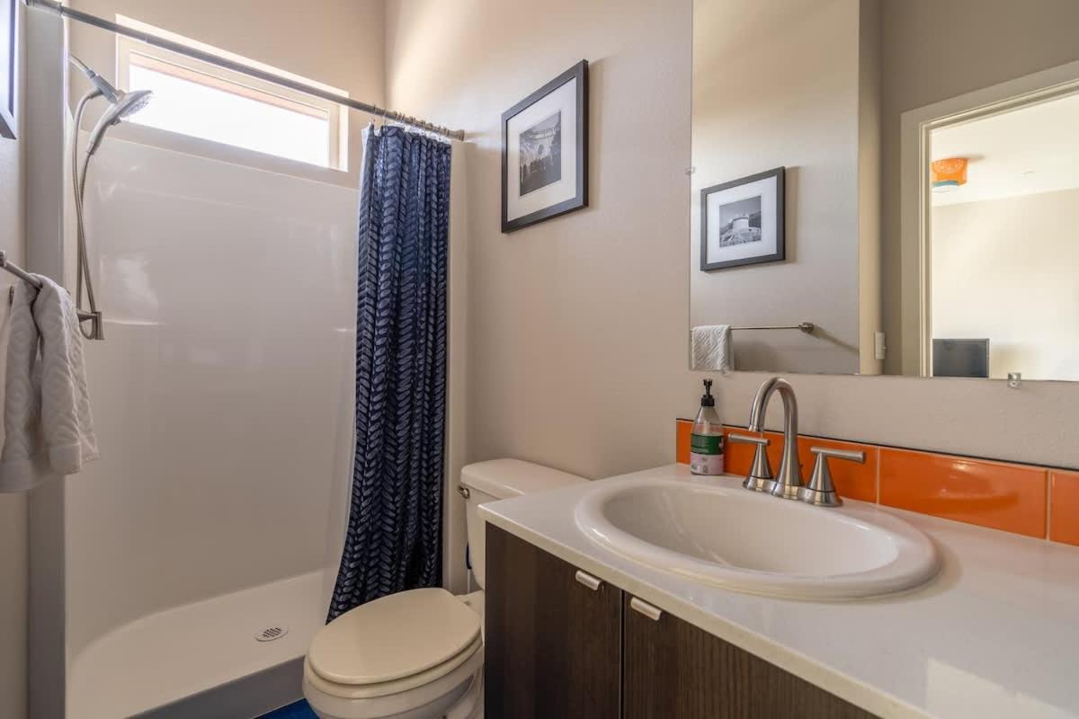 Sunny Studio Apartment - Food Carts, Coffee & Bars Portland Bagian luar foto
