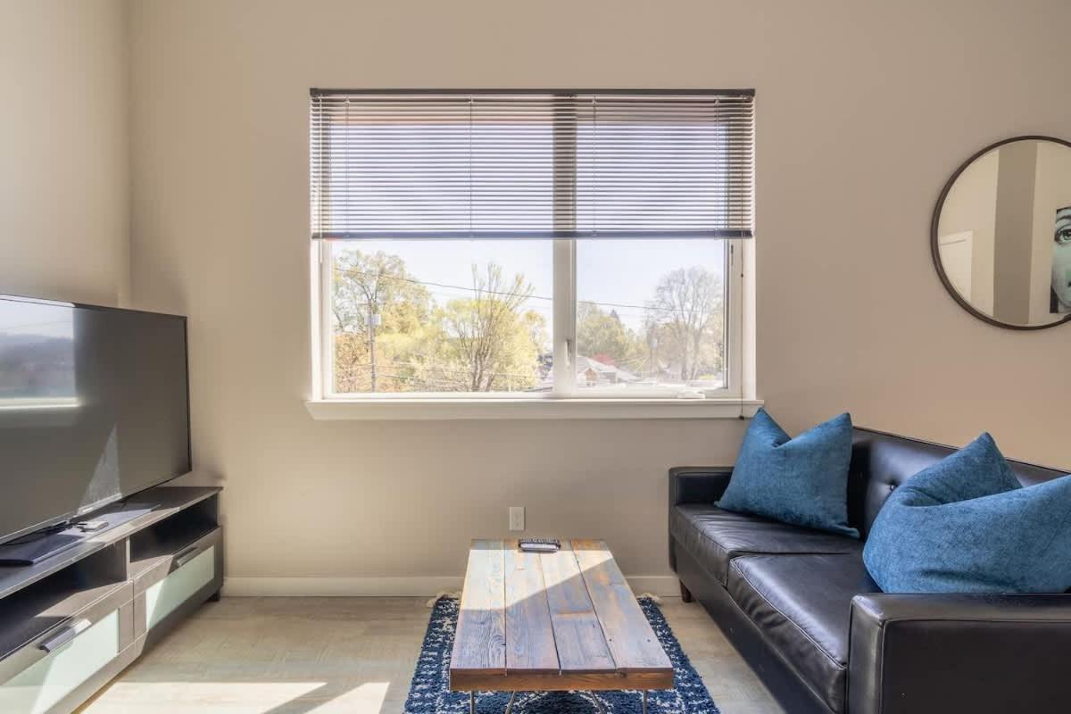 Sunny Studio Apartment - Food Carts, Coffee & Bars Portland Bagian luar foto
